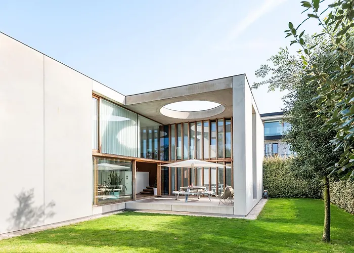 Villa Picasso - Lux Living